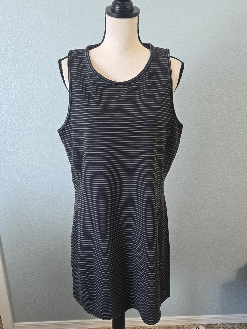 NWT HI TEC Sleeveless Sports Dress Side Zipper Pocket Black Gray Stripe Sz LARGE